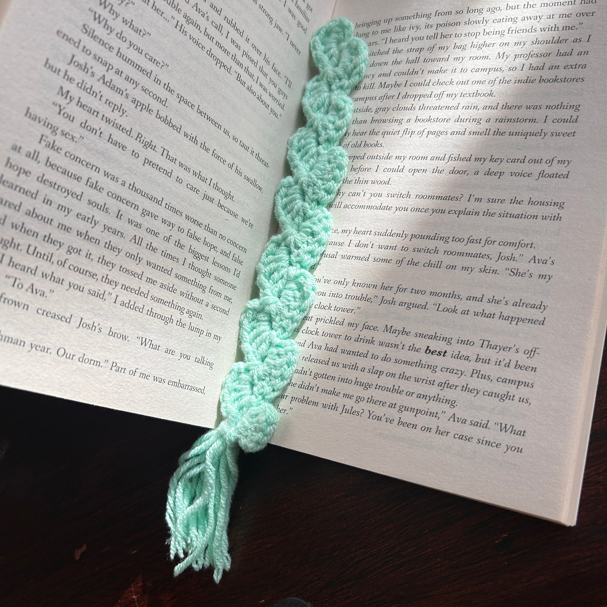 the bookish haven Twist & Tassel Crochet Bookmark seafoam green (soft mint(