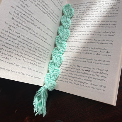 the bookish haven Twist & Tassel Crochet Bookmark seafoam green (soft mint(